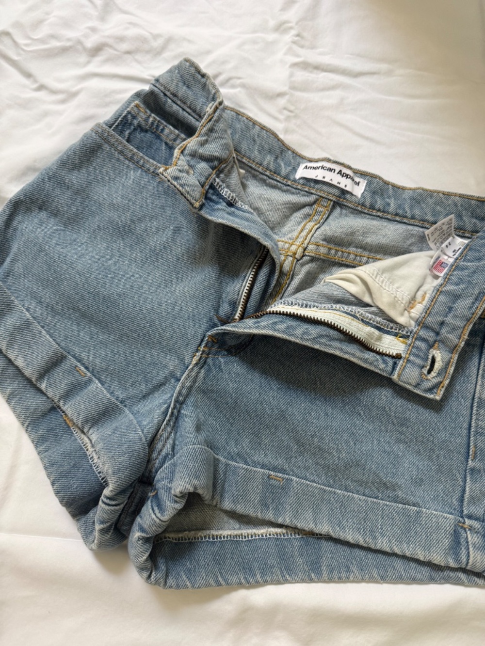 American Apparel (sz 26) high-rise cuffed denim shorts - Picture 4 of 9